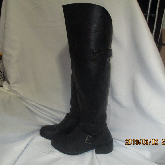 Boots - Picture 2 of 6